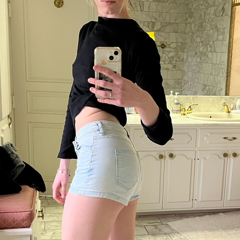 Shorts - Picture 4 of 8